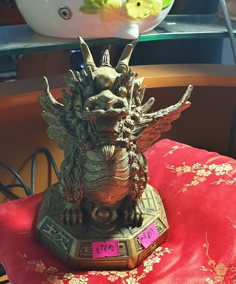 kỳ lân đứng trên bát quái M889