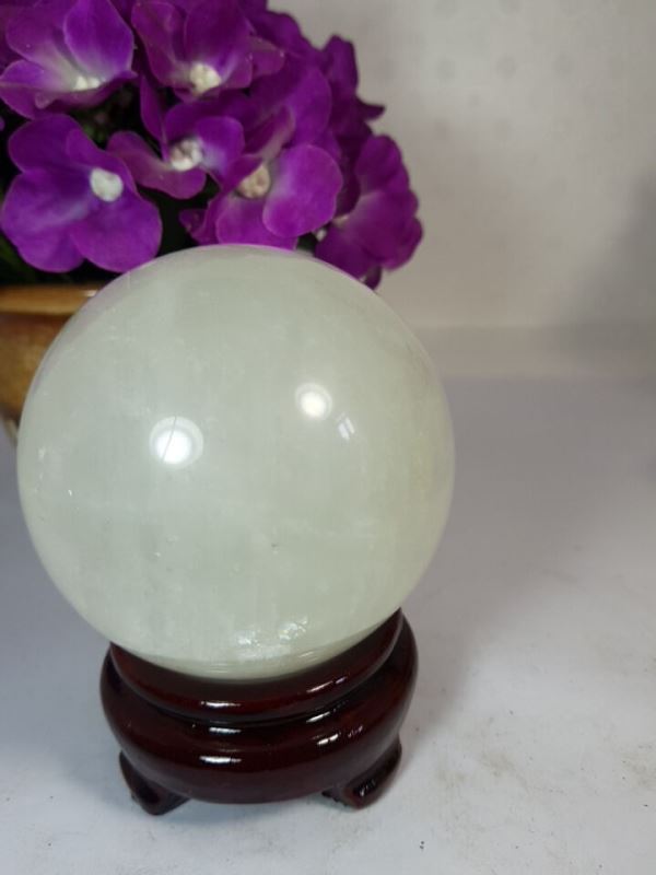 Quả cầu thạch anh trắng M46