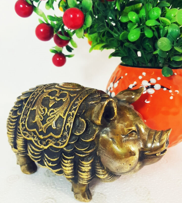 Tượng heo bằng đồng