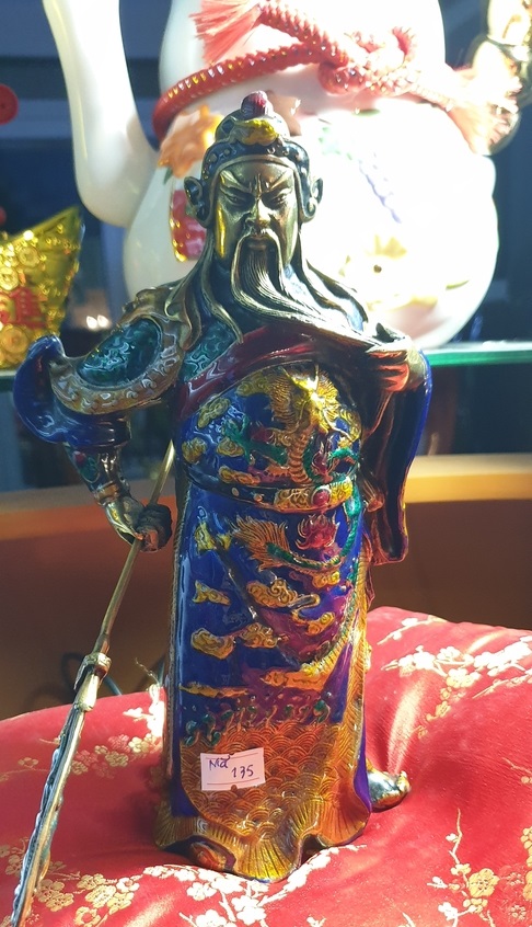 Tượng Quan Công đứng cầm đao uy quyền M135